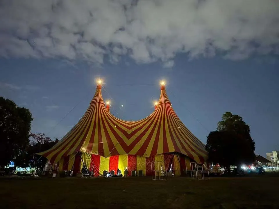 red and yellow circus tent (4)